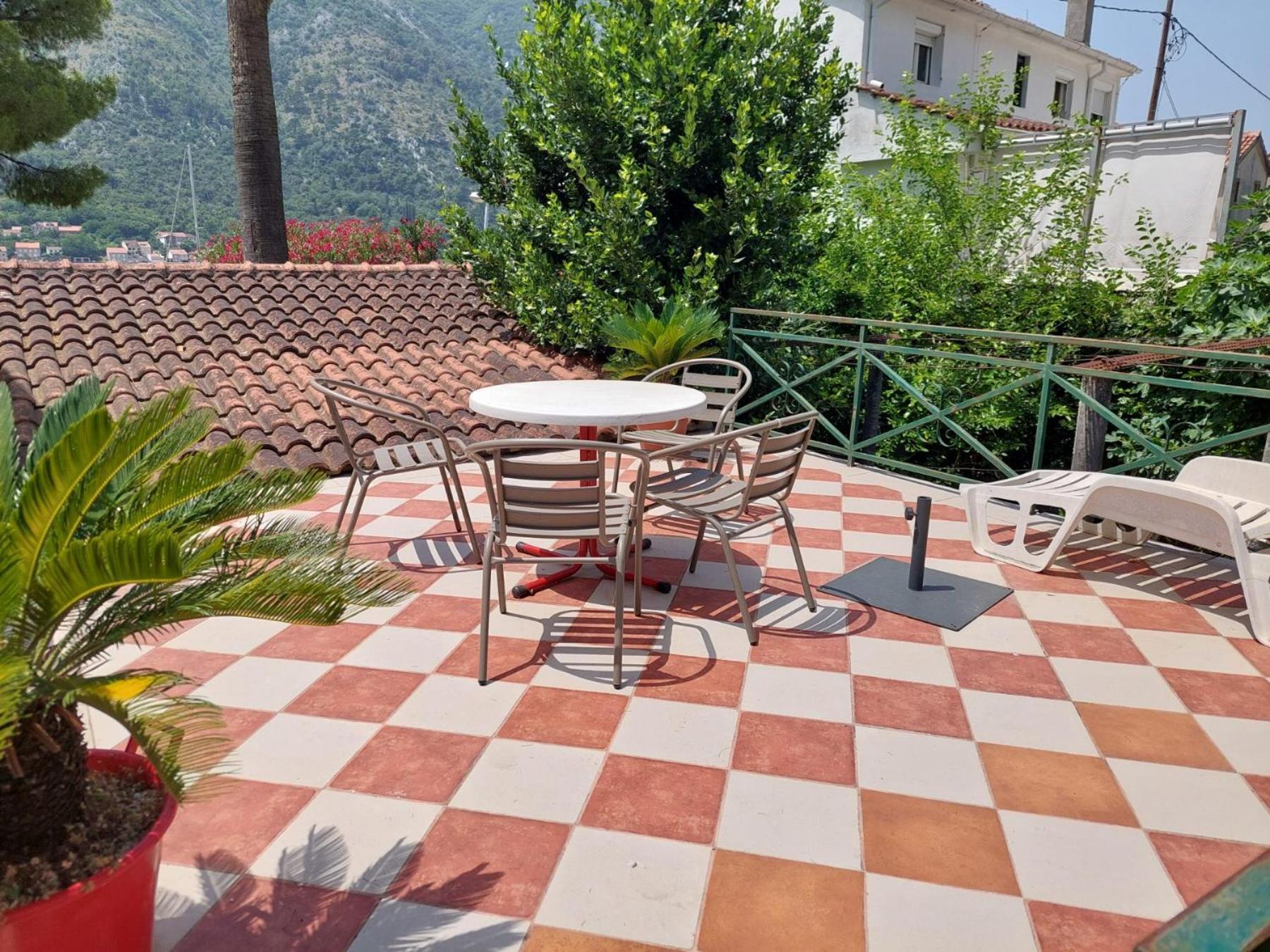 Garden Apartmant Near Sea Kotor Bagian luar foto