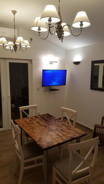 Garden Apartmant Near Sea Kotor Bagian luar foto